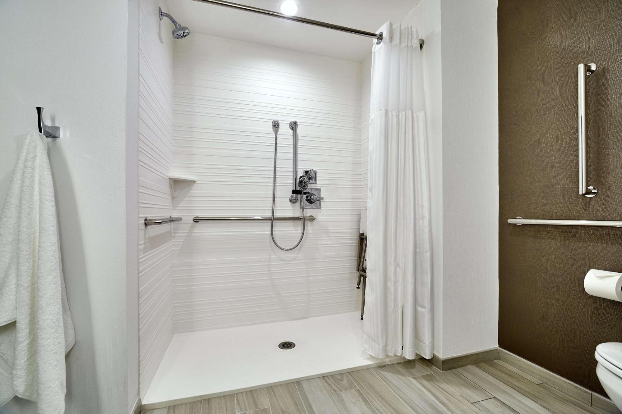 Hilton Garden Inn Roslyn Exterior photo
